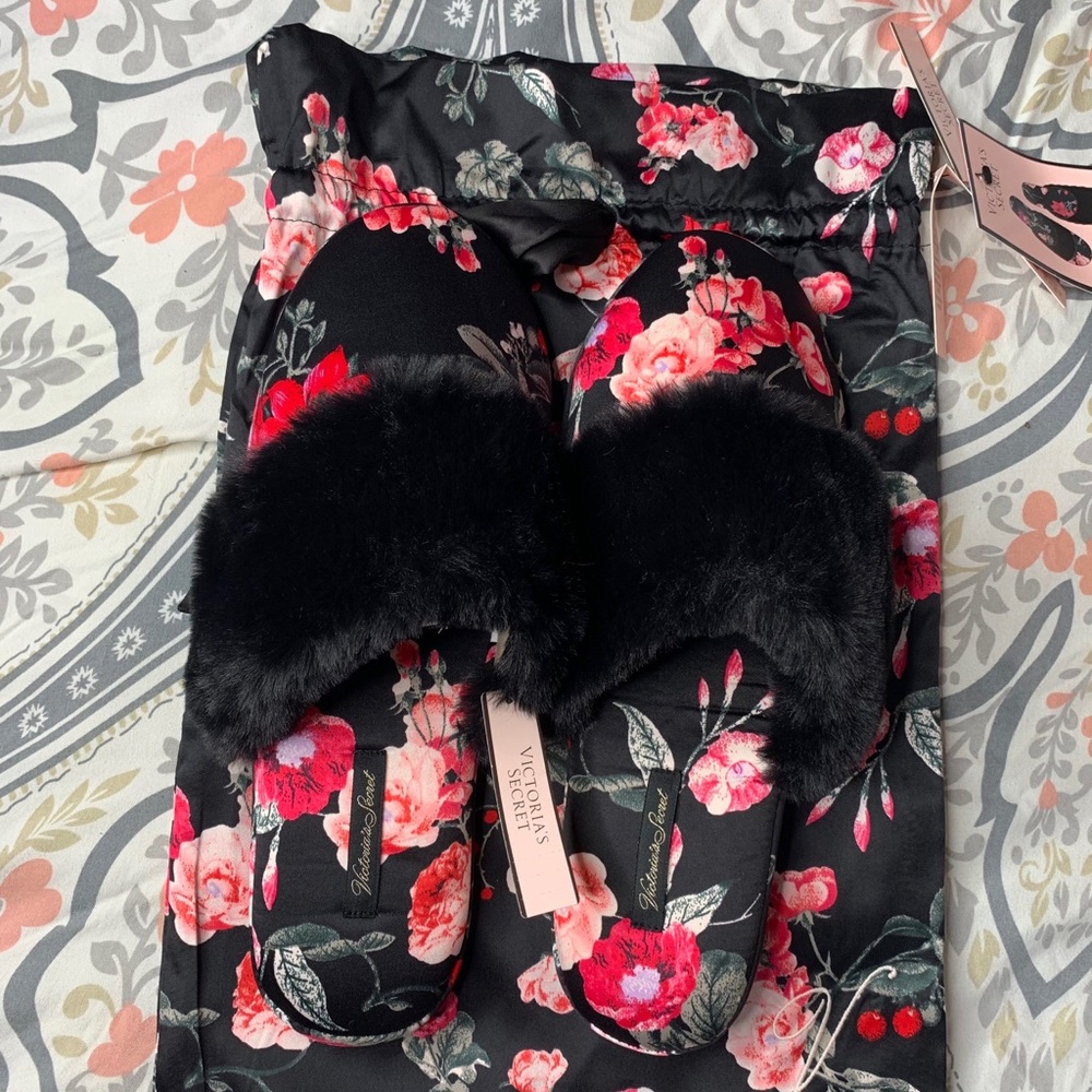 Victoria secret slippers with bag. Brand new